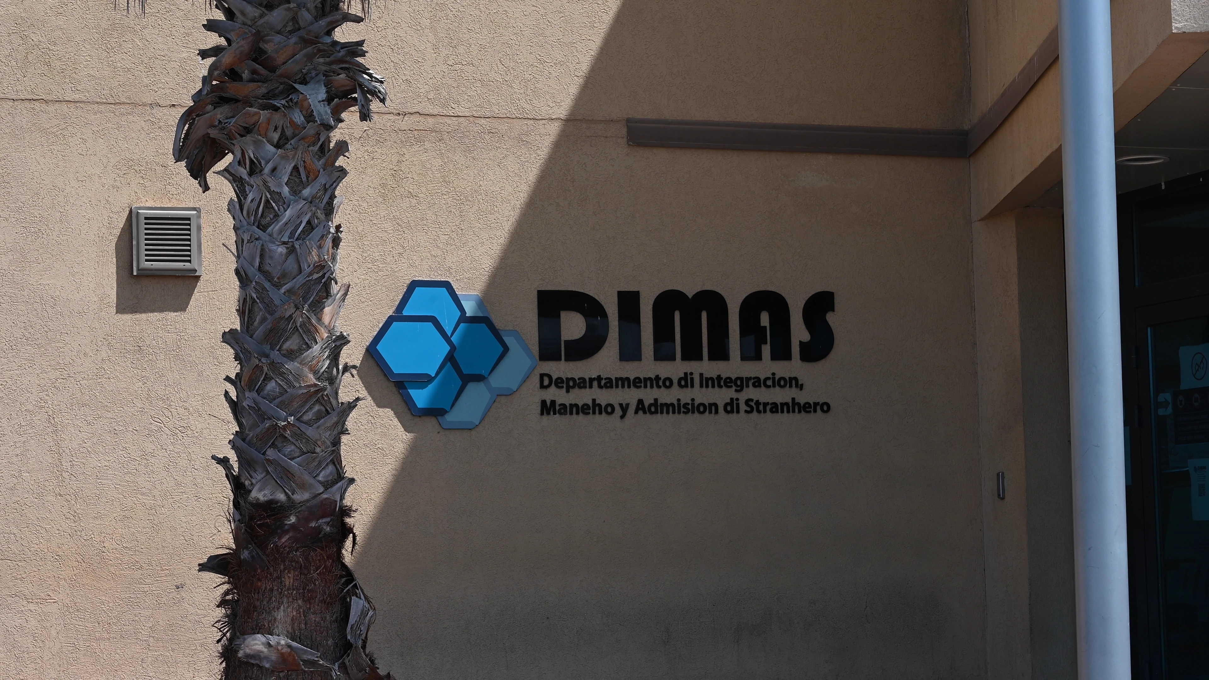 Minister Arthur Dowers a haci un bishita di trabao na DIMAS y reafirma compromiso pa mehoracion structural