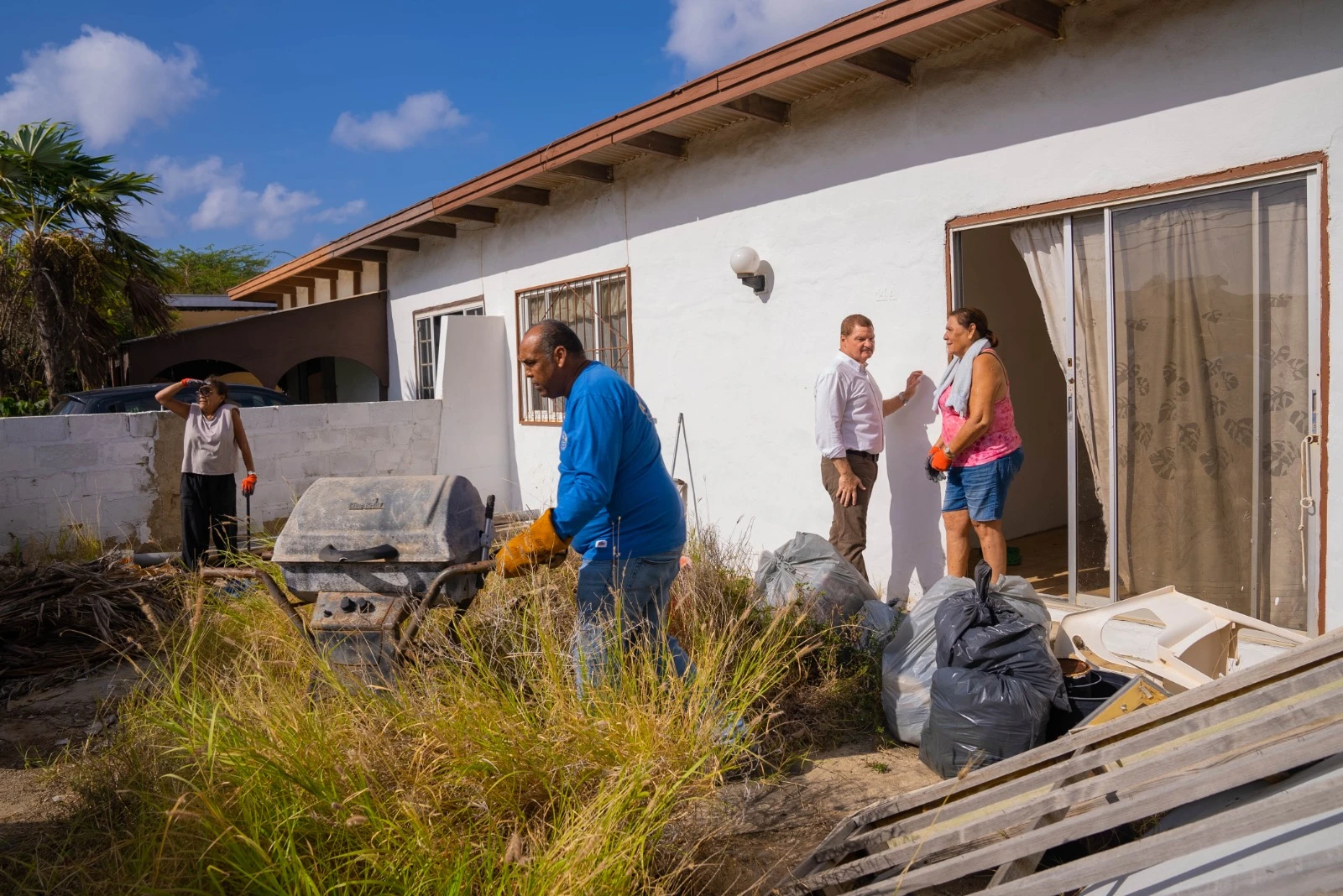 Accion di Bario: Colaboracion cu Luna Foundation y boluntarionan pa un Companashi mas digno
