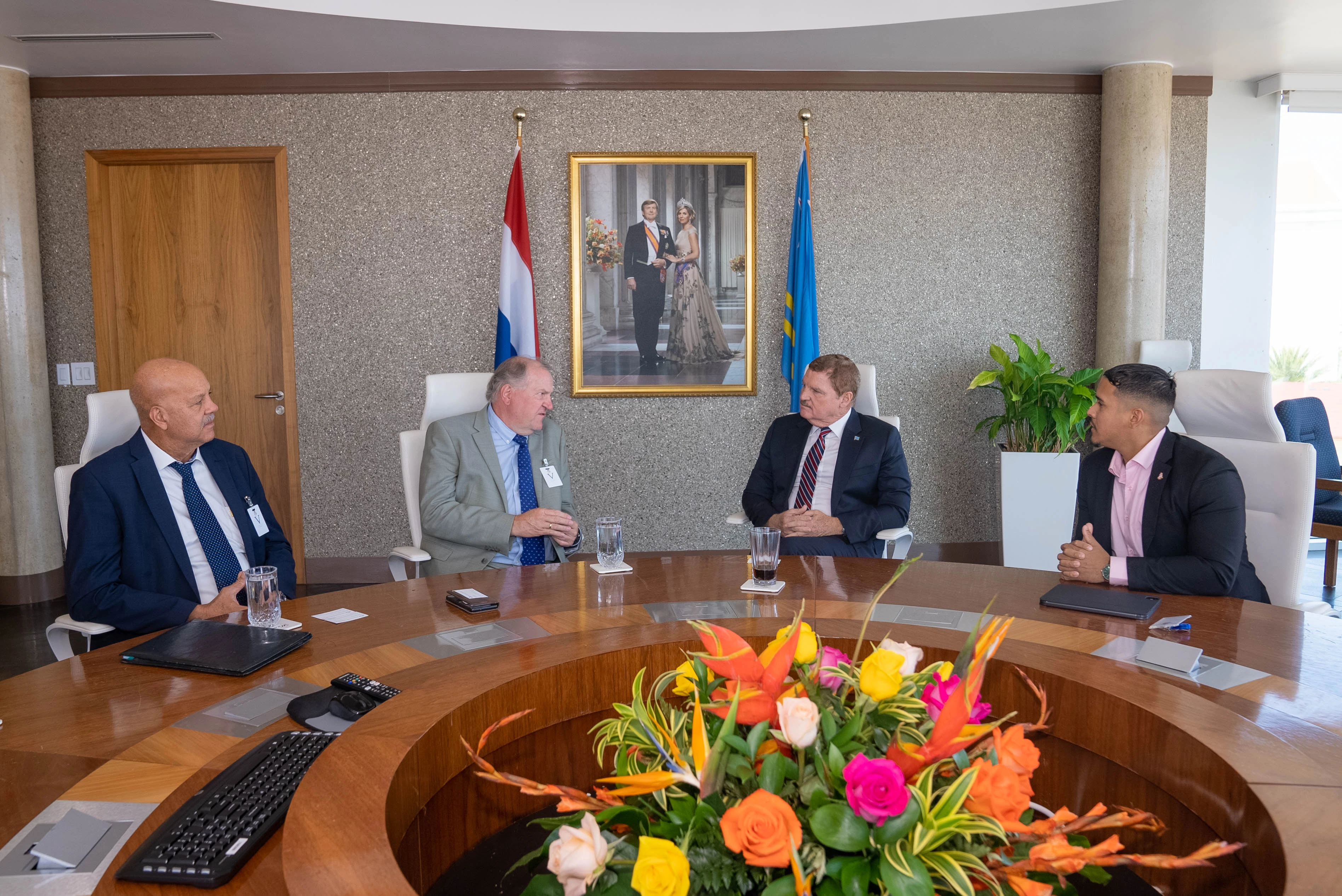 Representantenan di Air France–KLM di bishita cerca Premier Eman