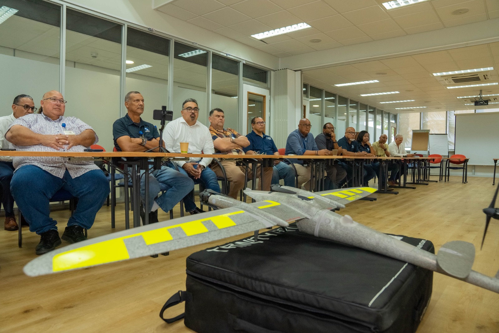 Minister di Infrastructura a haya presentacion innovativo di organisacion PLACE