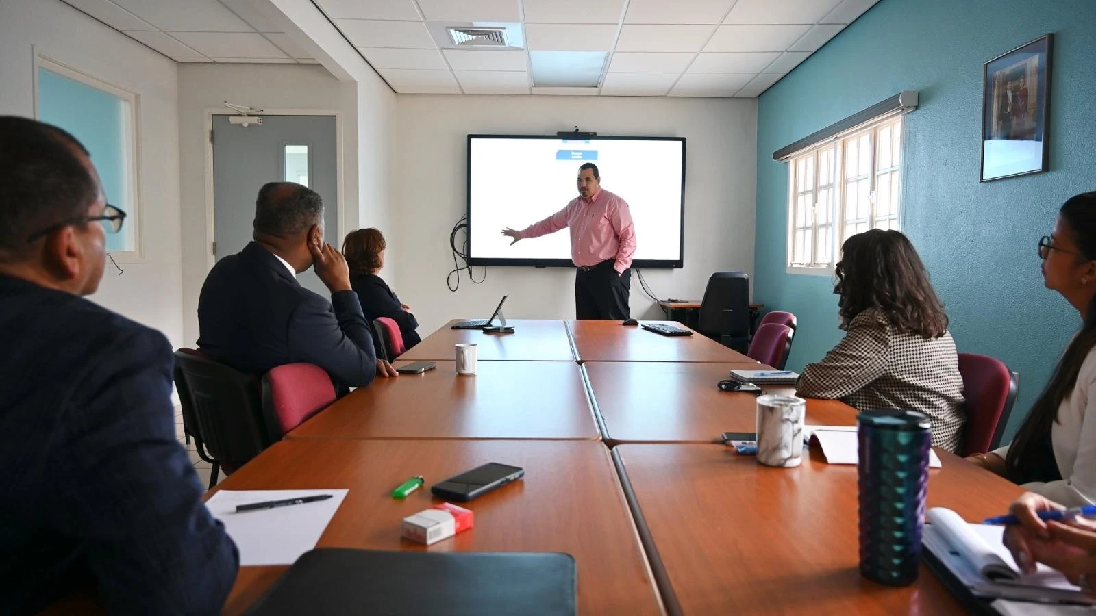 Minister Dowers a ricibi presentacion di concepto di structura nobo pa Ministerio di Husticia