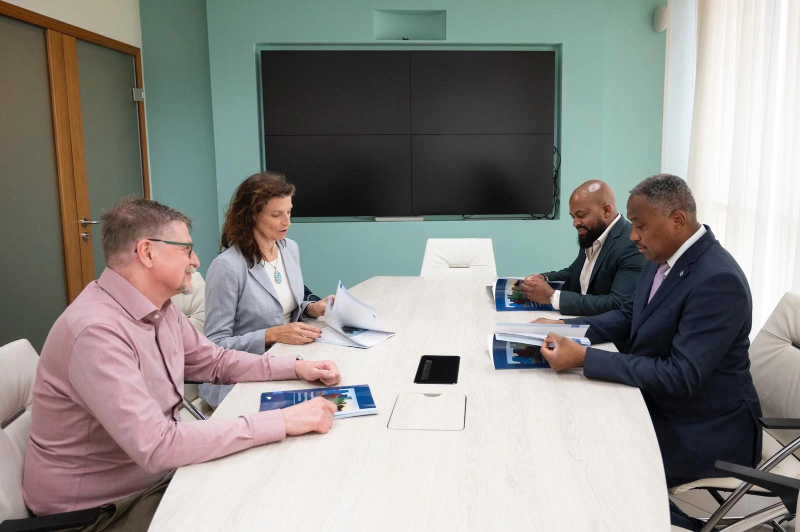 Minister Dowers ta enfatisa importancia di integridad pa un clima di negoshi fuerte na Aruba