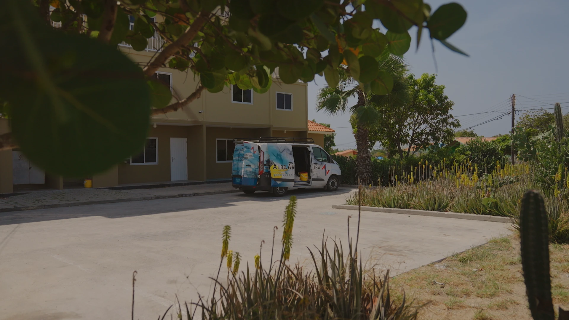 Habitante cu 22 aña den e area ta gradici gobierno