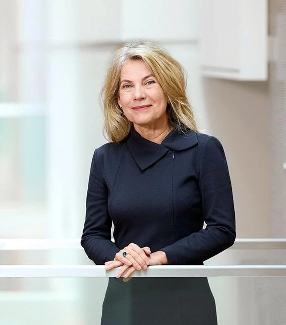 Sra. Mildred Schwengle ta e Minister Plenipotenciario nobo na Hulanda