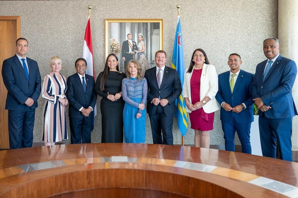 Milly Schwengle a huramenta como Minister Plenipotenciario