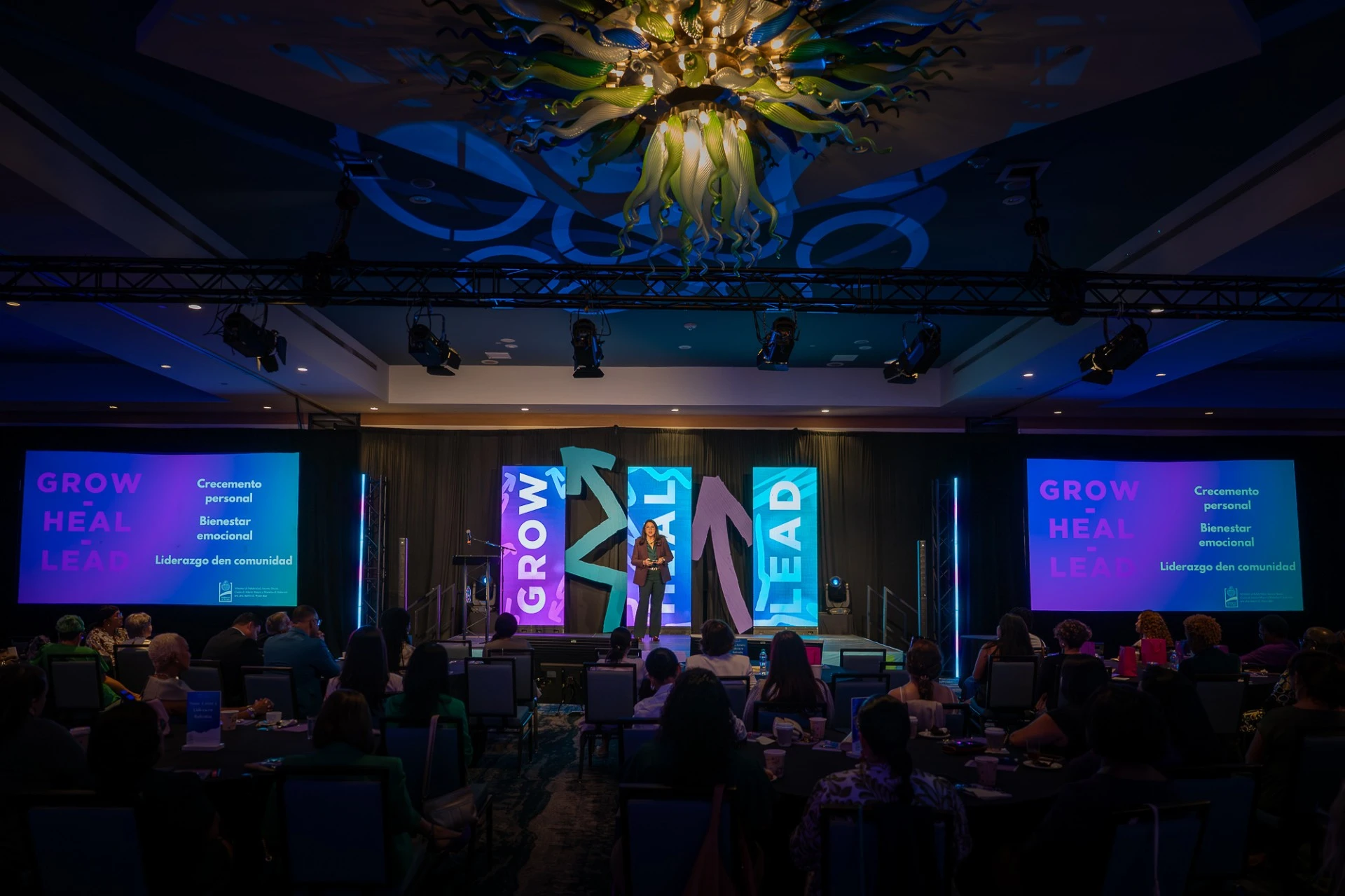 Conferencia “Women in Transformation” a inspira dialogo riba crecemento, sanacion y liderazgo