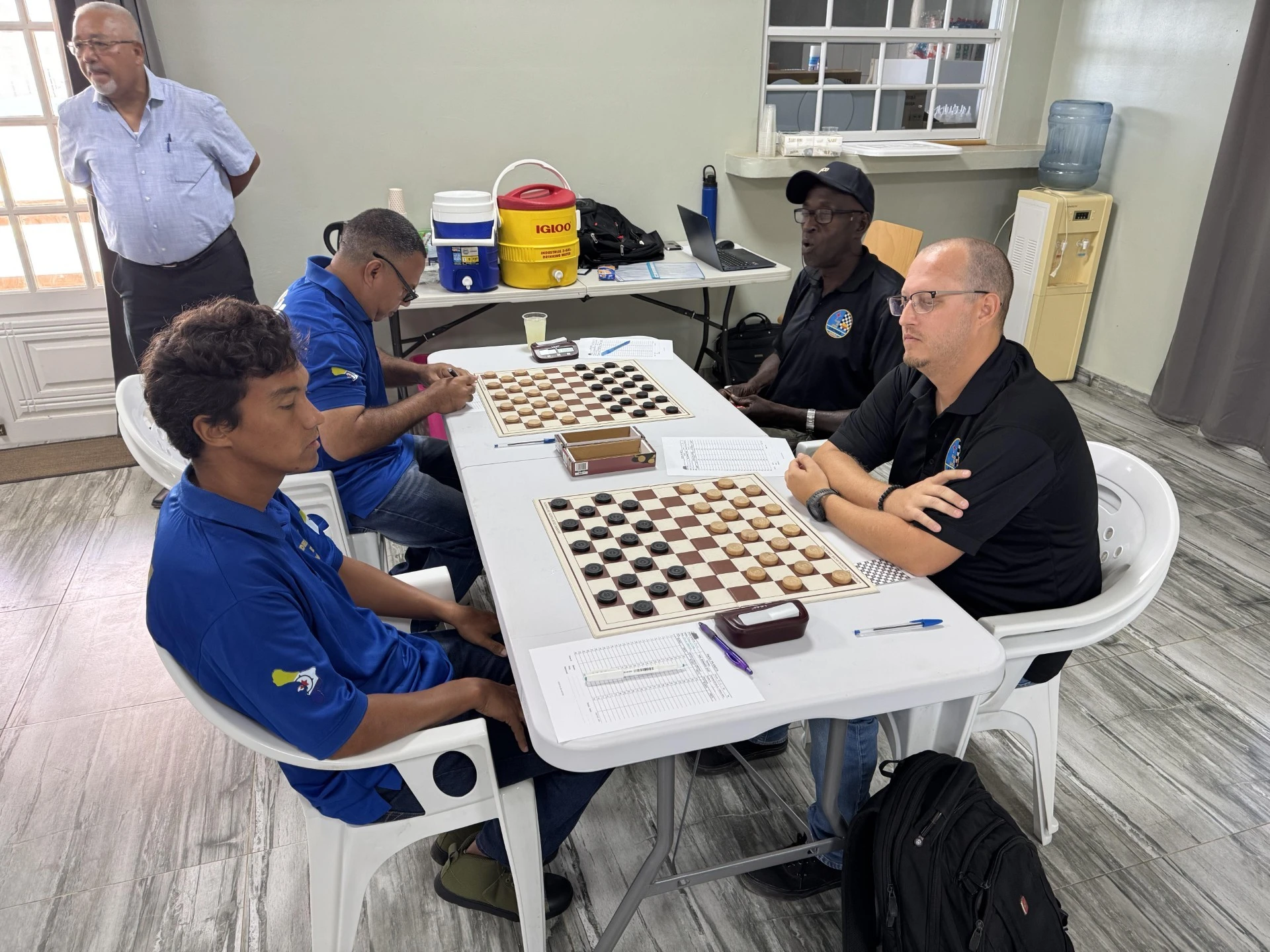 Titannan di Dam lo Enfrenta Otro na Aruba