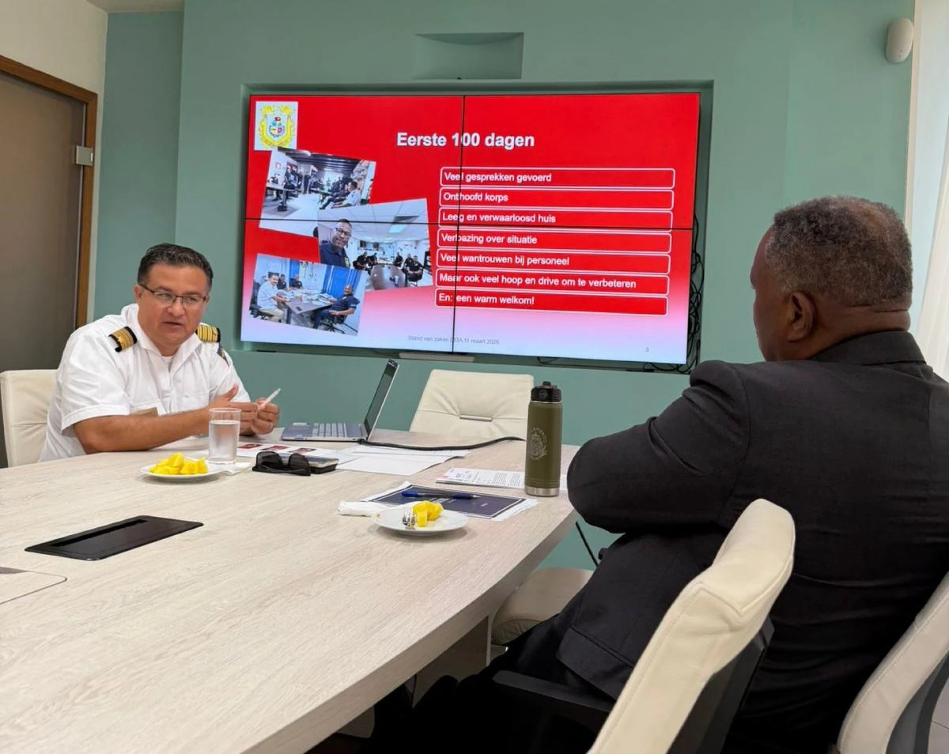 Hefe di Brandweer a haci bishita di trabao cerca minister Dowers