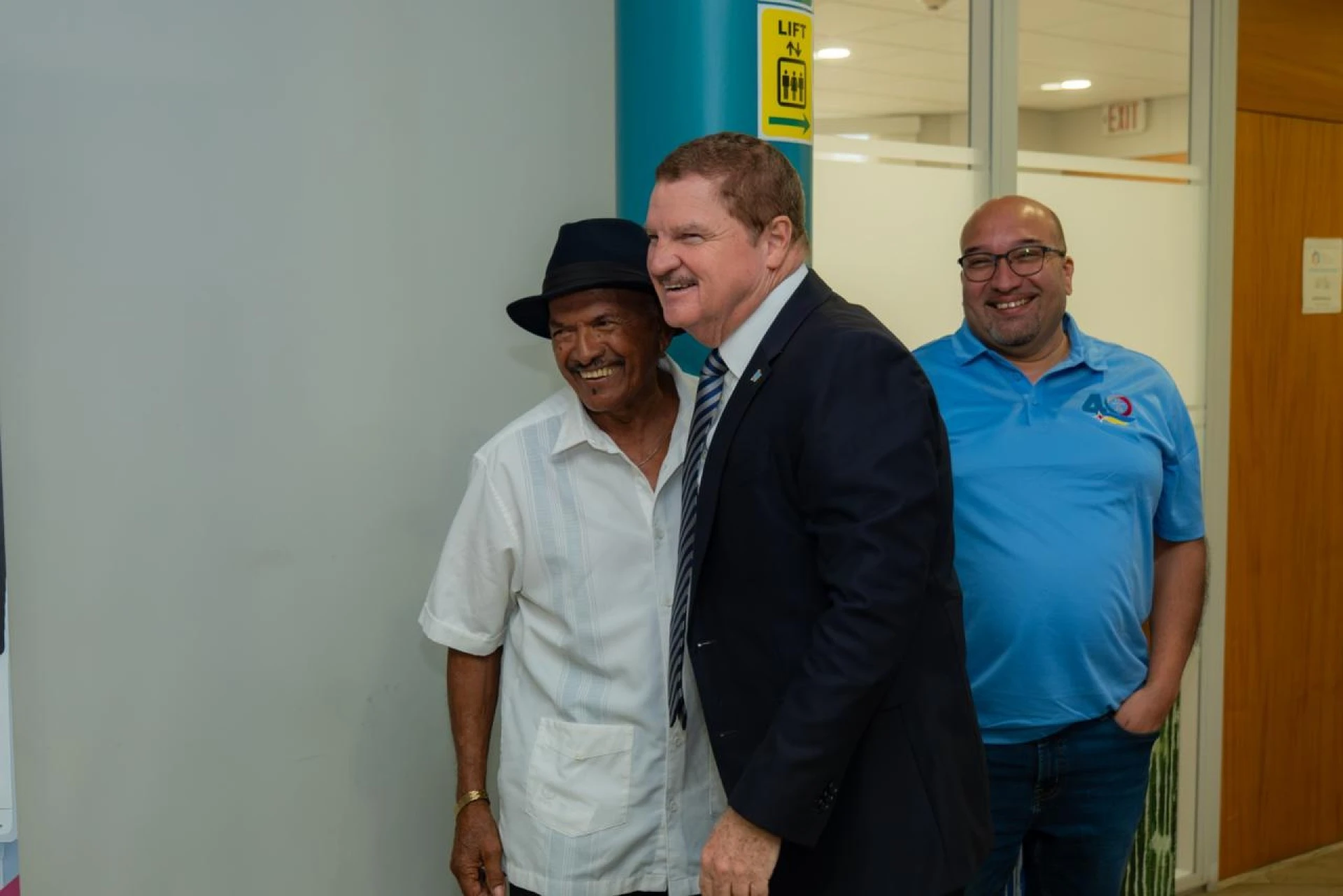 Efraim Giel a aprecia iniciativa di kiosk SVB pa facilita acceso na informacion