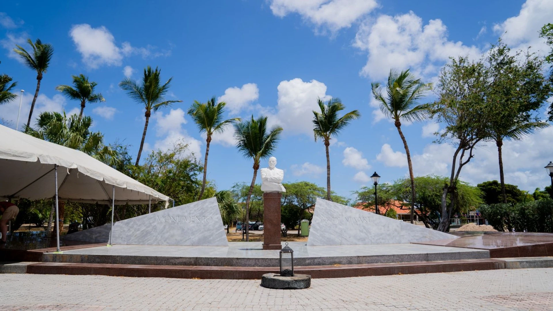Trabounan di mantencion na Monumento 18 di Maart den preparacion pa celebracion nacional