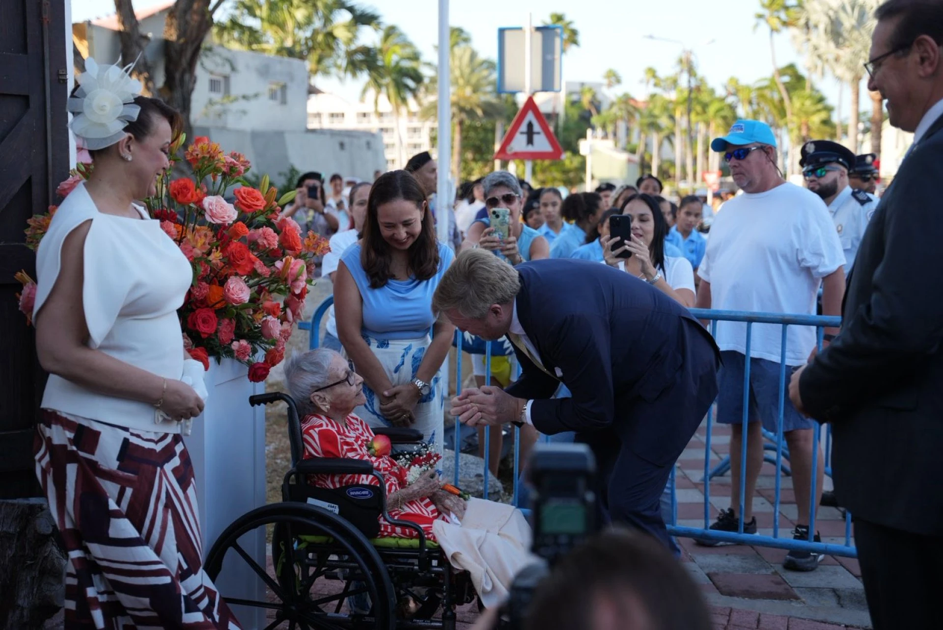 Fort Zoutman: Encuentro cu Lidernan di Fraccion di Parlamento y Conseho di Minister