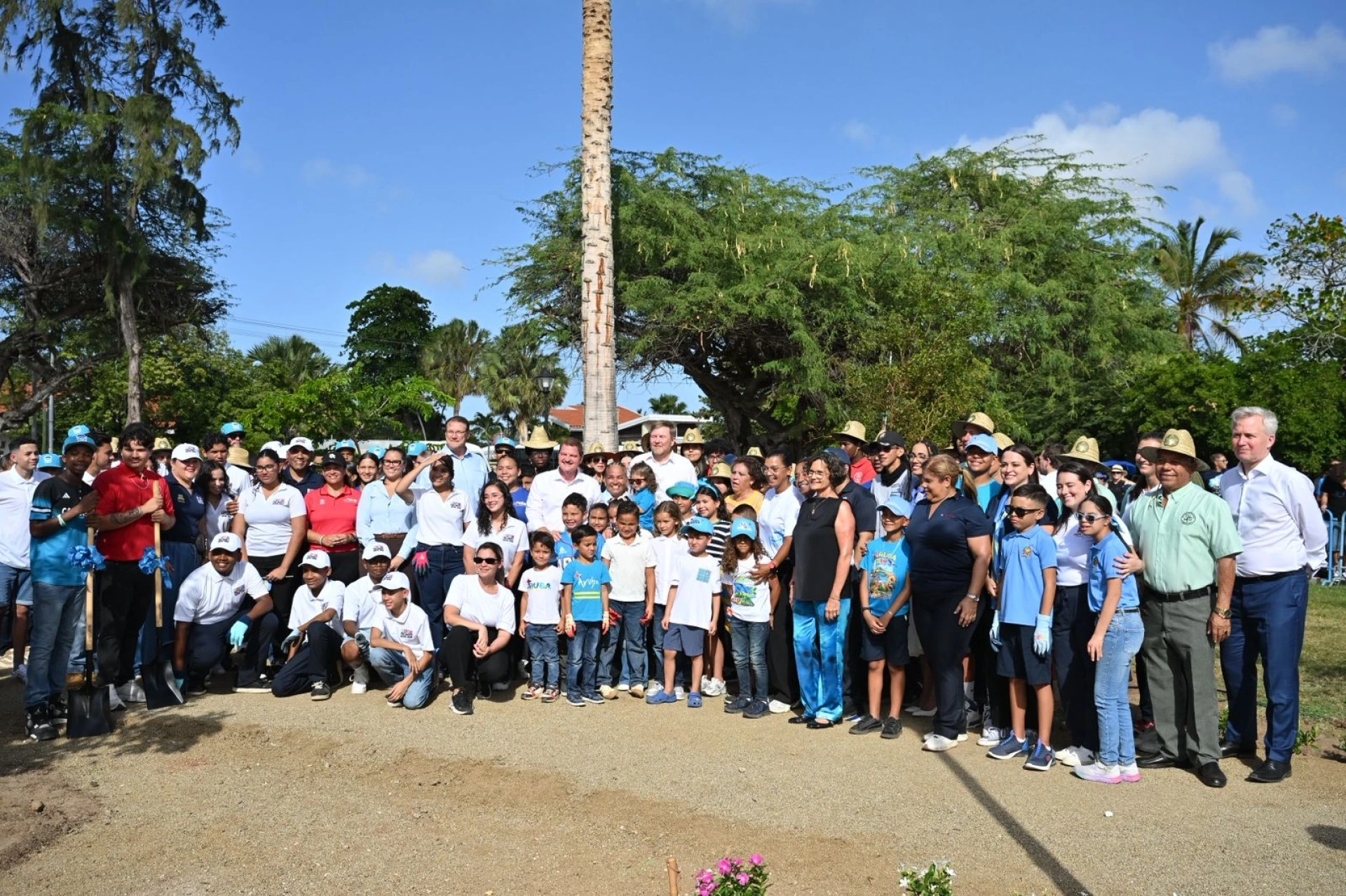 Rey Willem-Alexander a planta un Pal’i Sia Cora na honor di naturalesa y medio ambiente