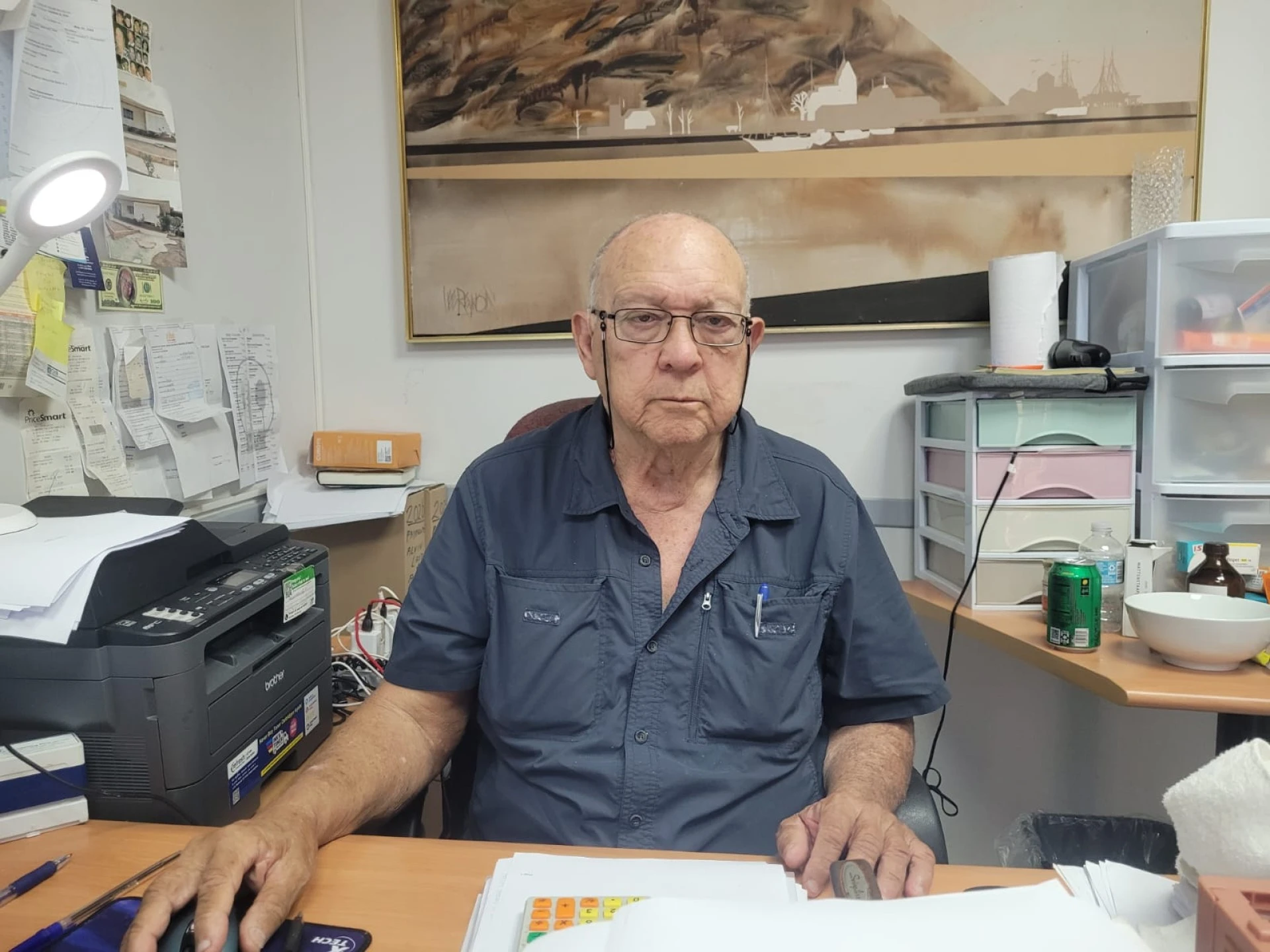 Historia tras di Cortina: Cu Vision, Conviccion, Strategia, Determinacion y Recursonan di un ciudadano di Aruba cu a trece MEP na un Victoria Abrumado