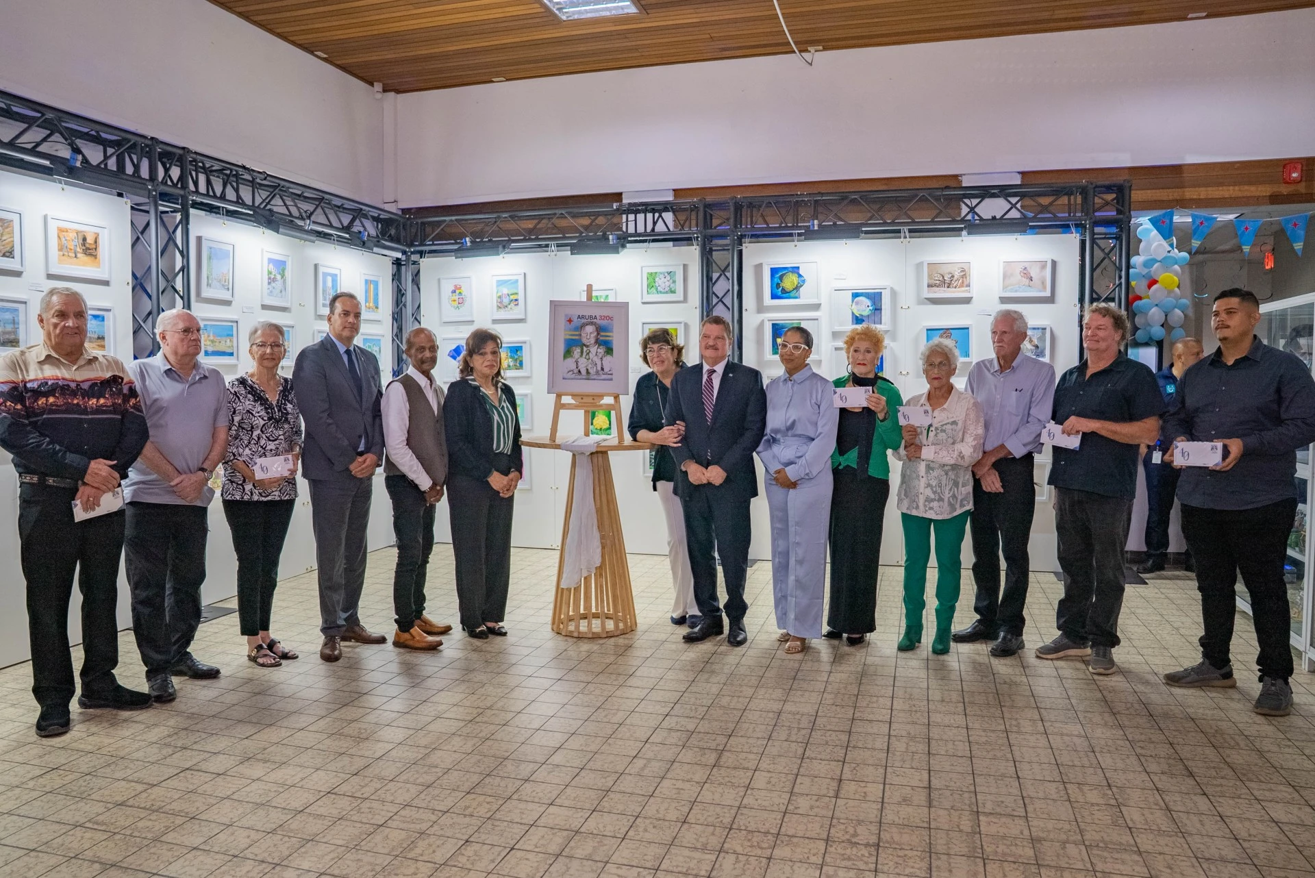 Stampia conmemorativo dedica na Jan Hendrik Albert ‘Henny’ Eman pa destaca su legado y impacto politico