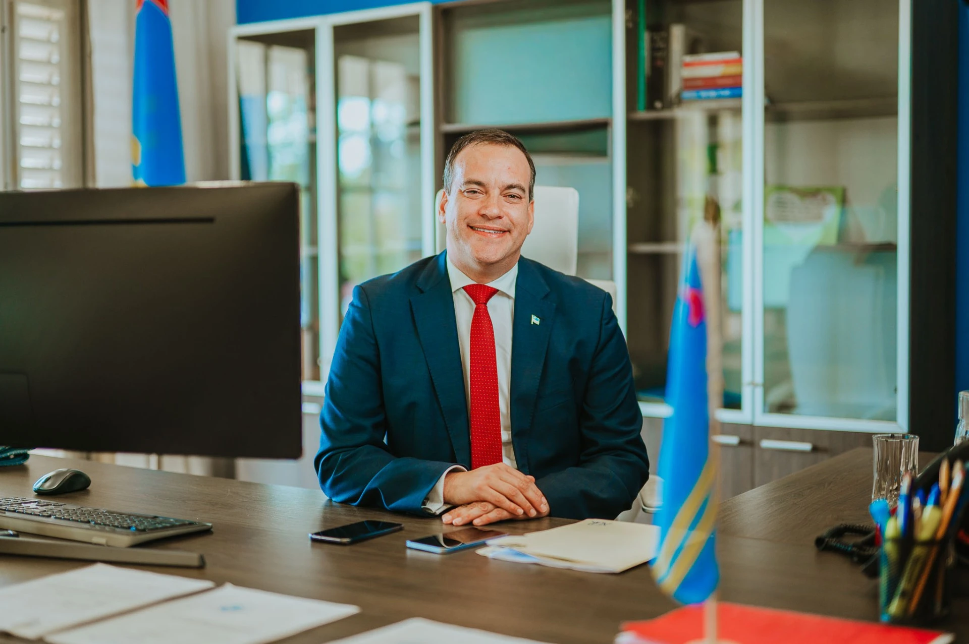 Minister Geoffrey Wever ta biaha pa exterior pa fortelece Aruba su posicion internacional y reunie y atrae inversionista internacional pa un prestamo di 160 miyon USD na merca y europa