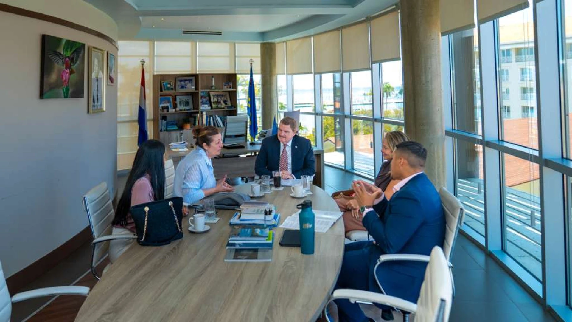 Gobierno ta explora colaboracion cu fundacion internacional pa fortalece cuido pa personanan cu discapacidad