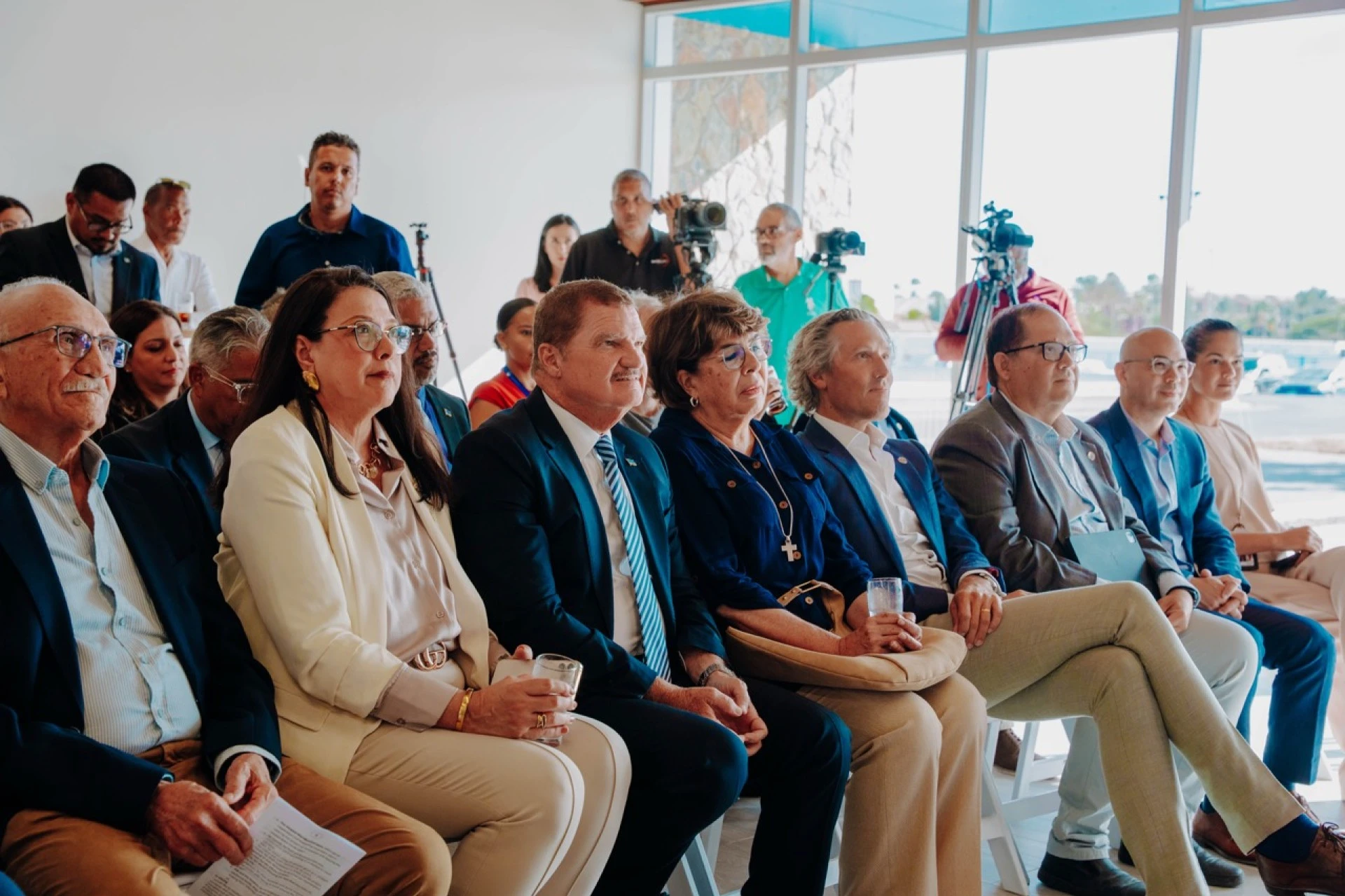 Hospital cu orguyo a efectua reapertura ceremonial di su entrada principal