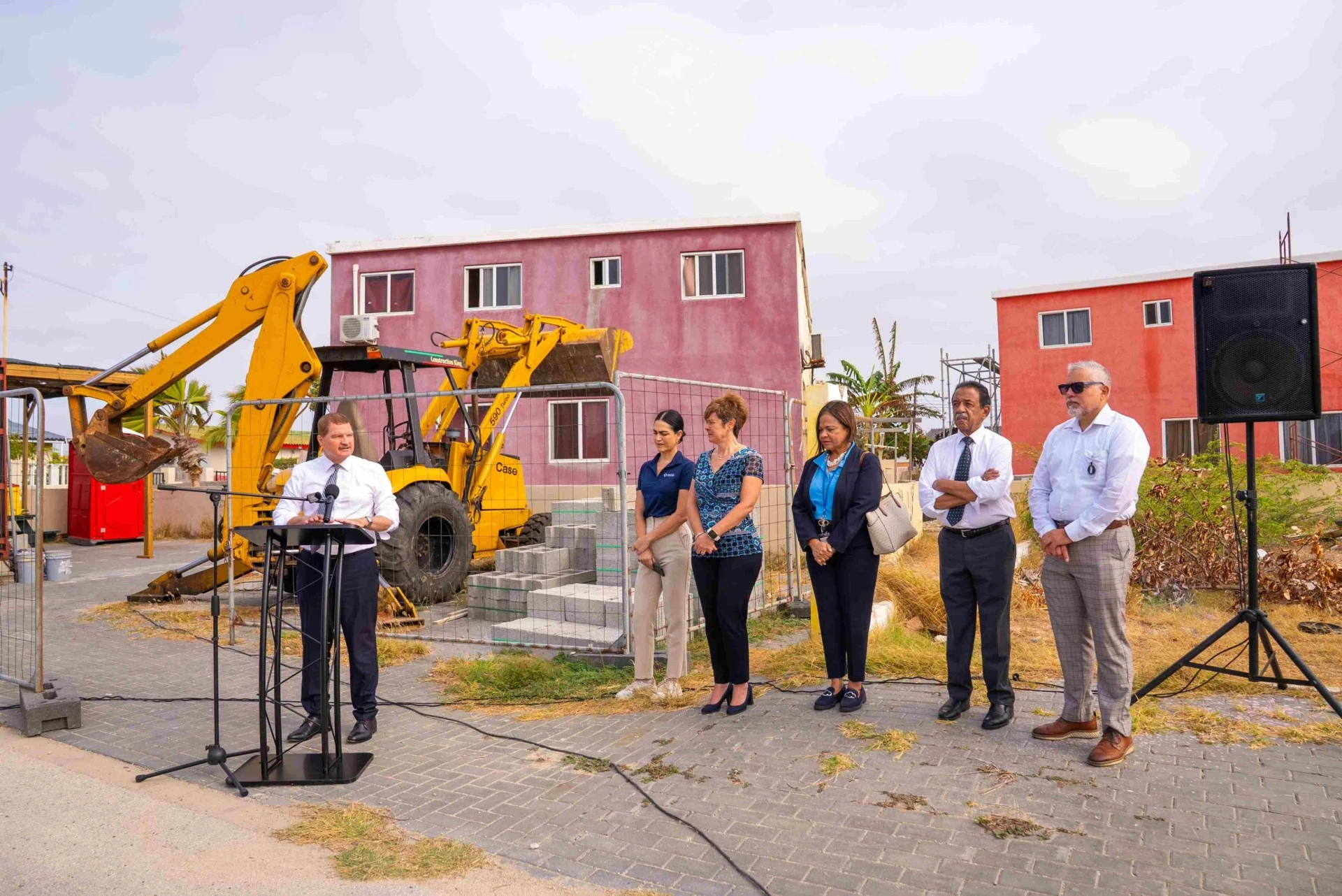 Gobierno ta inicia renobacion di De Vuyst Complex como parti di vision pa mehora calidad di bida den bario