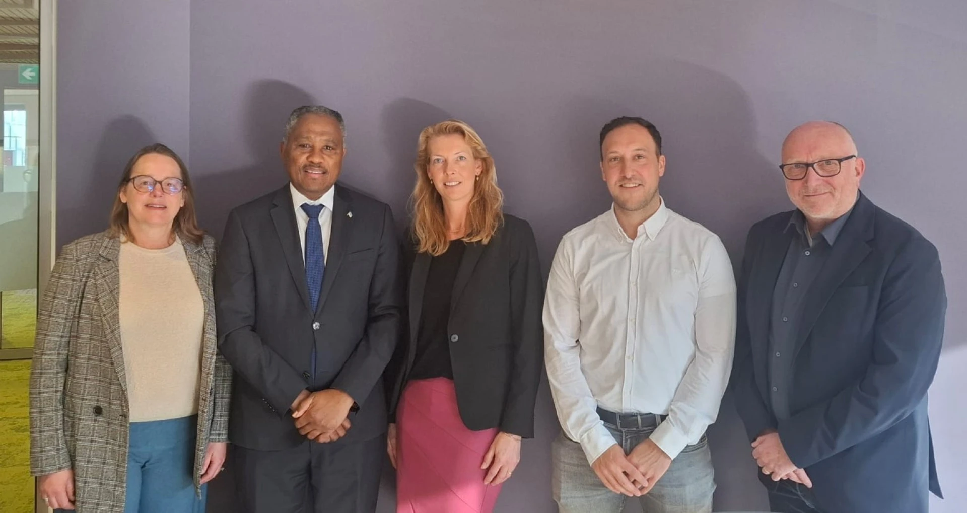 Minister Dowers ta fortifica cooperacion den Reino cu enfoke riba cuido y siguridad den cadena hudicial