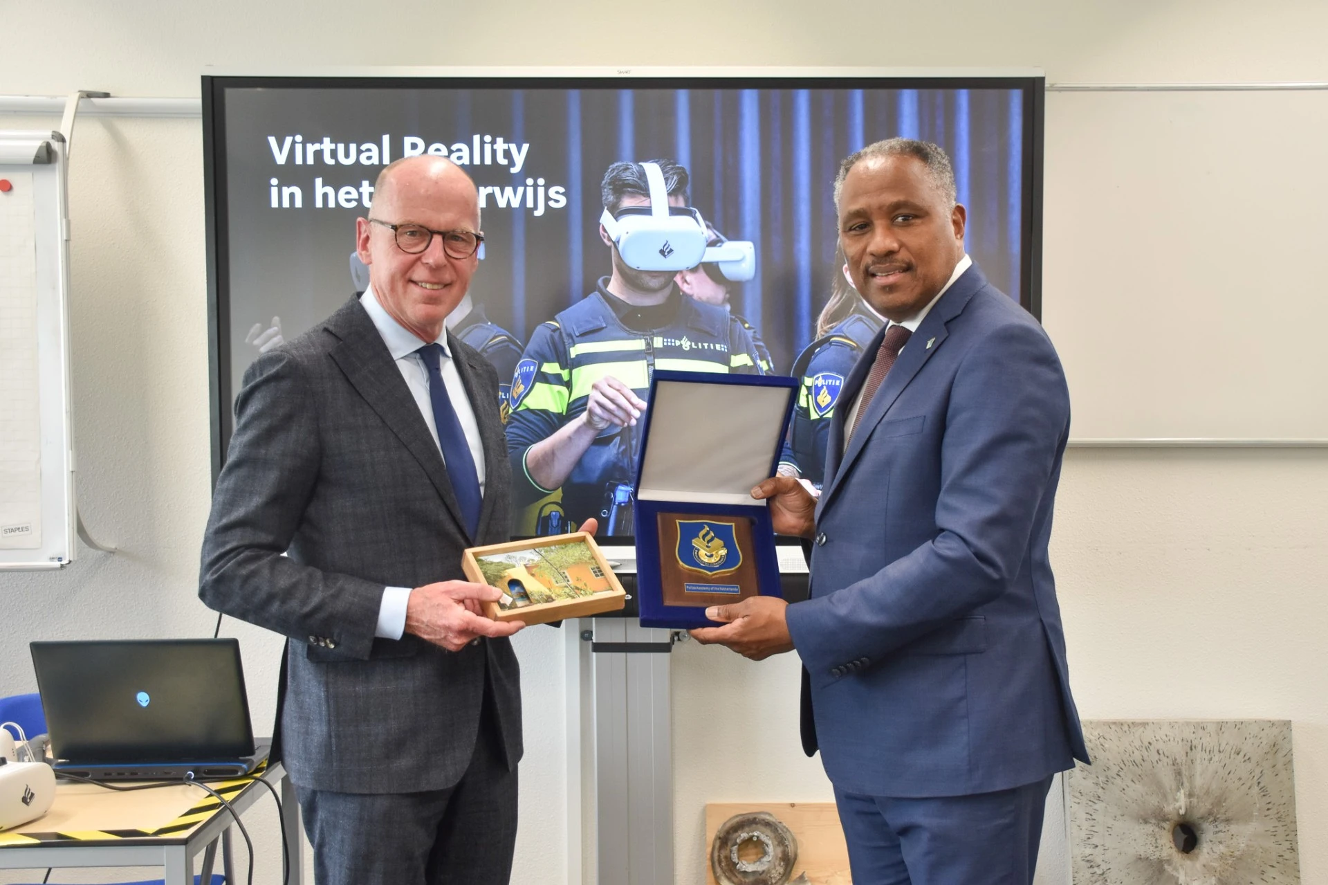 Minister Arthur Dowers a haci bishita na Politieacademie Ossendrecht: un paso strategico pa fortifica siguridad di Aruba