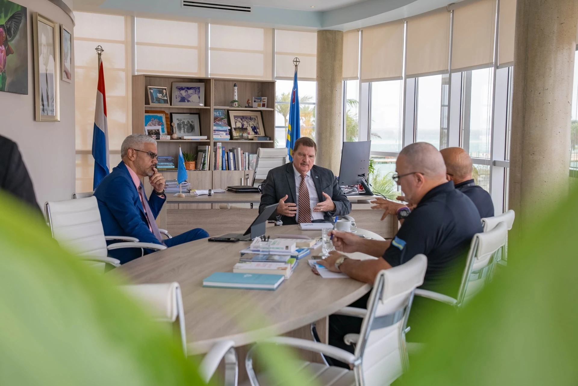 Reunion entre Gobierno y Crisis Management Office enfoca riba colaboracion y preparacion strategico