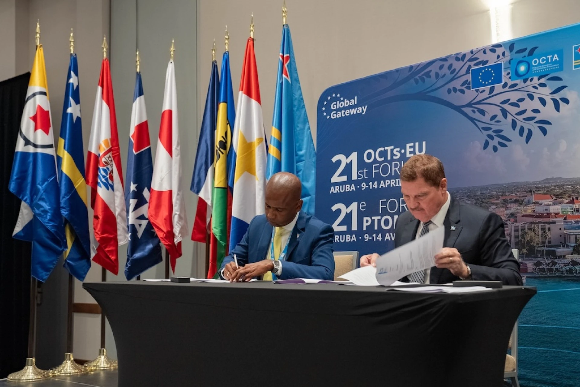 Gezaghebber di Bonaire John Soliano a enfatisa e importancia di Union Europeo