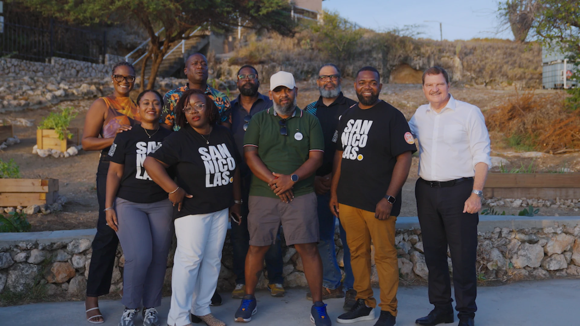 Prome Minister Mike Eman ta aplaudi inciativa di Lago Heights Community Garden