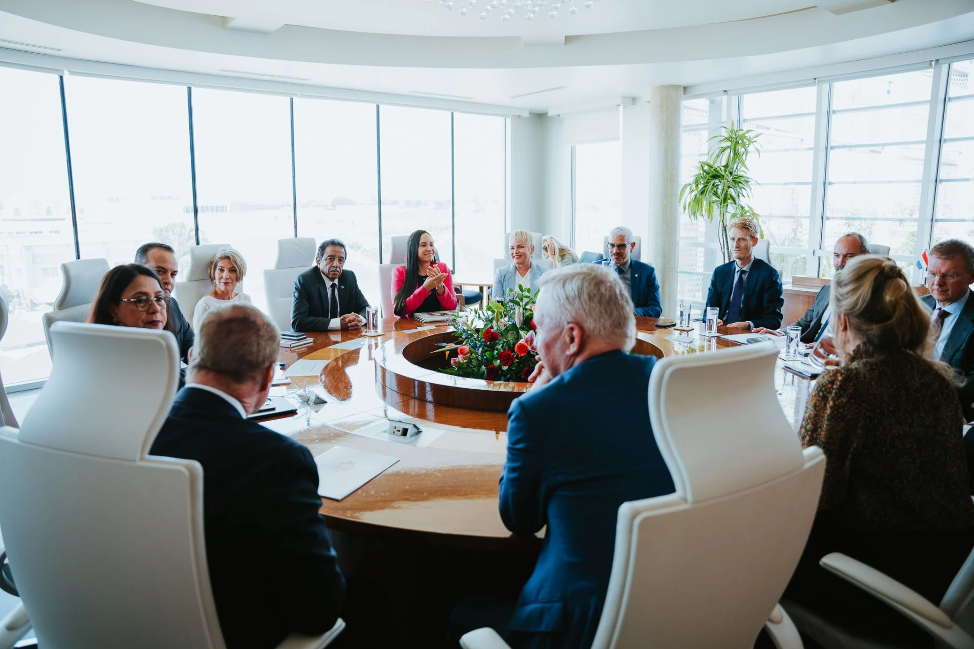 Aruba ta fortalece su posicion internacional cu sosten di Hulanda pa desaroyo y fondo di Union Europeo