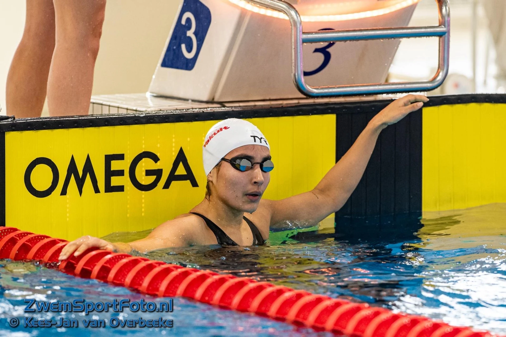 Elisabeth Timmer ta kibra otro Record Arubano den 100m Freestyle na Rotterdam