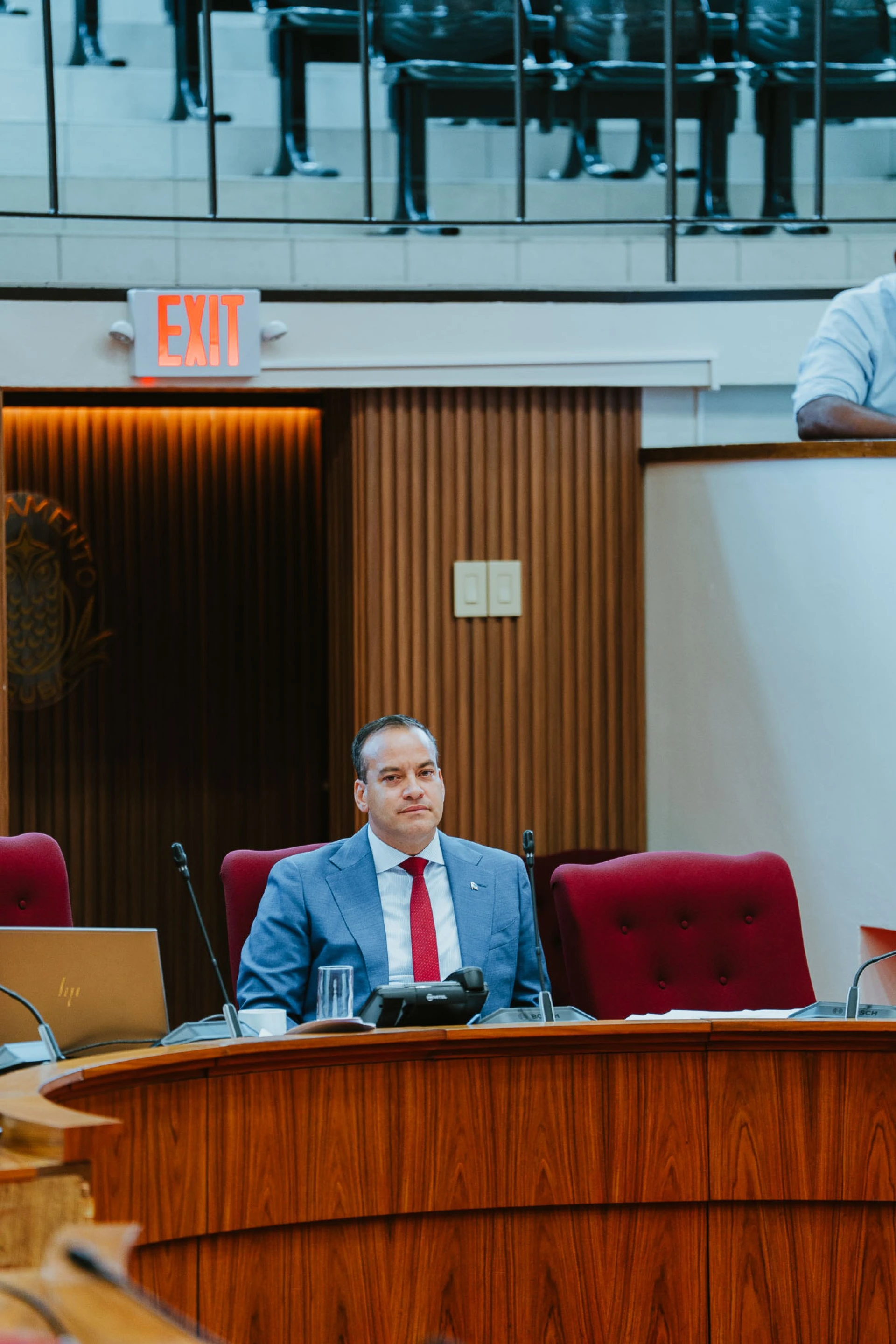 Minister Wever den Parlamento: Gobierno AVP-FUTURO ta actua decisivamente pa proteha Aruba contra impacto di subida di prijs di petroleo y tension geopolitico