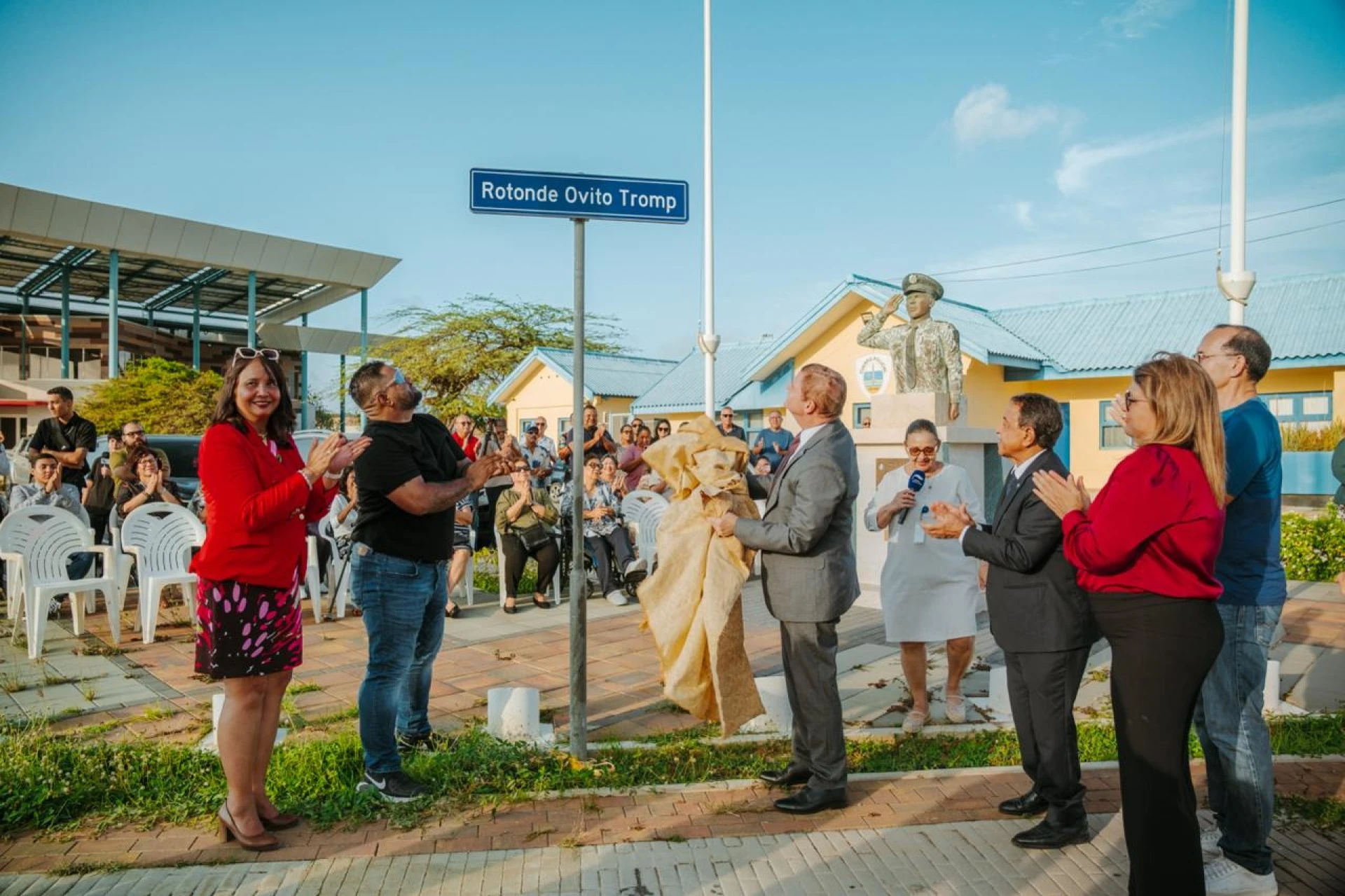 Rotonde di Noord awor ta carga e nomber “Rotonde Ovito Tromp”