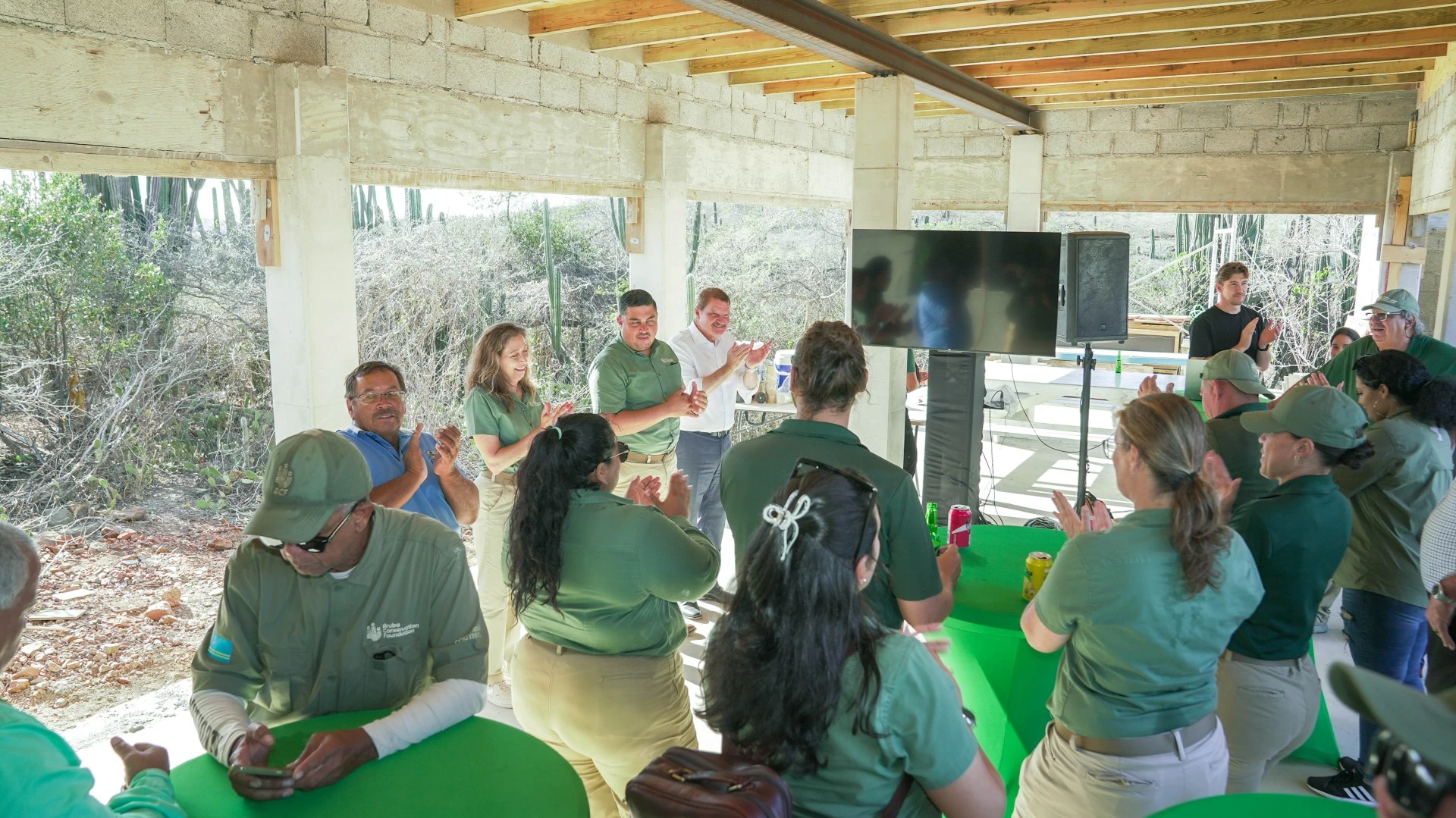 Spantenbier na Cas Blanco ta marca progreso di proyecto y pone enfasis riba naturalesa y sostenibilidad