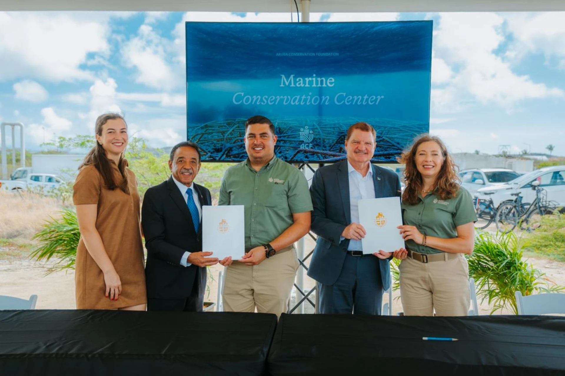 Minister Herdé ta enfatisa pa balansa entre desaroyo y proteccion di Aruba su naturalesa