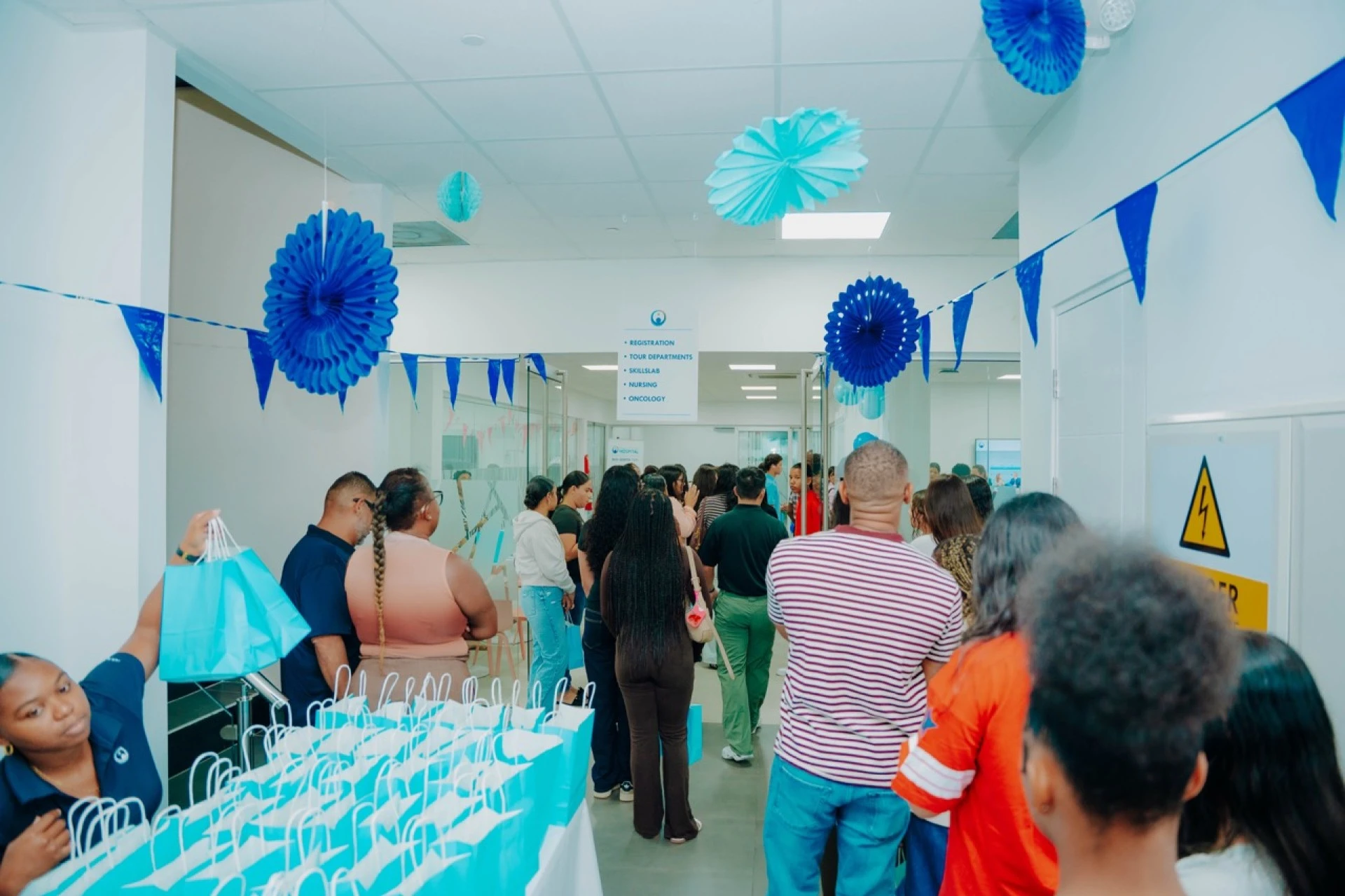 Mas di 300 studiante a asisti di cuater “open dag” na HOH