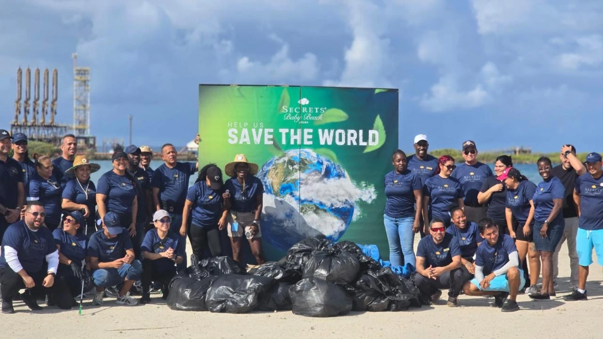 500 Boluntario a Uni den Limpiesa di Costa Organisa pa AHATA