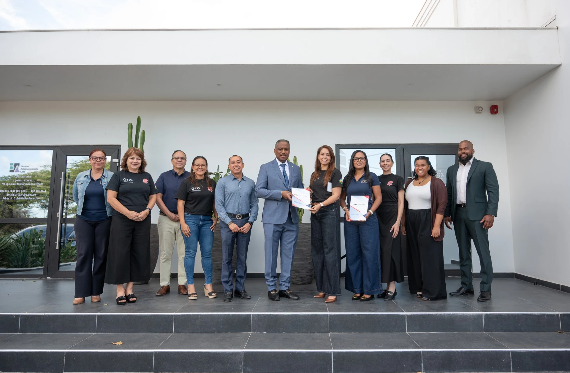 Presentacion di www.gio.aw na Minister Arthur Dowers