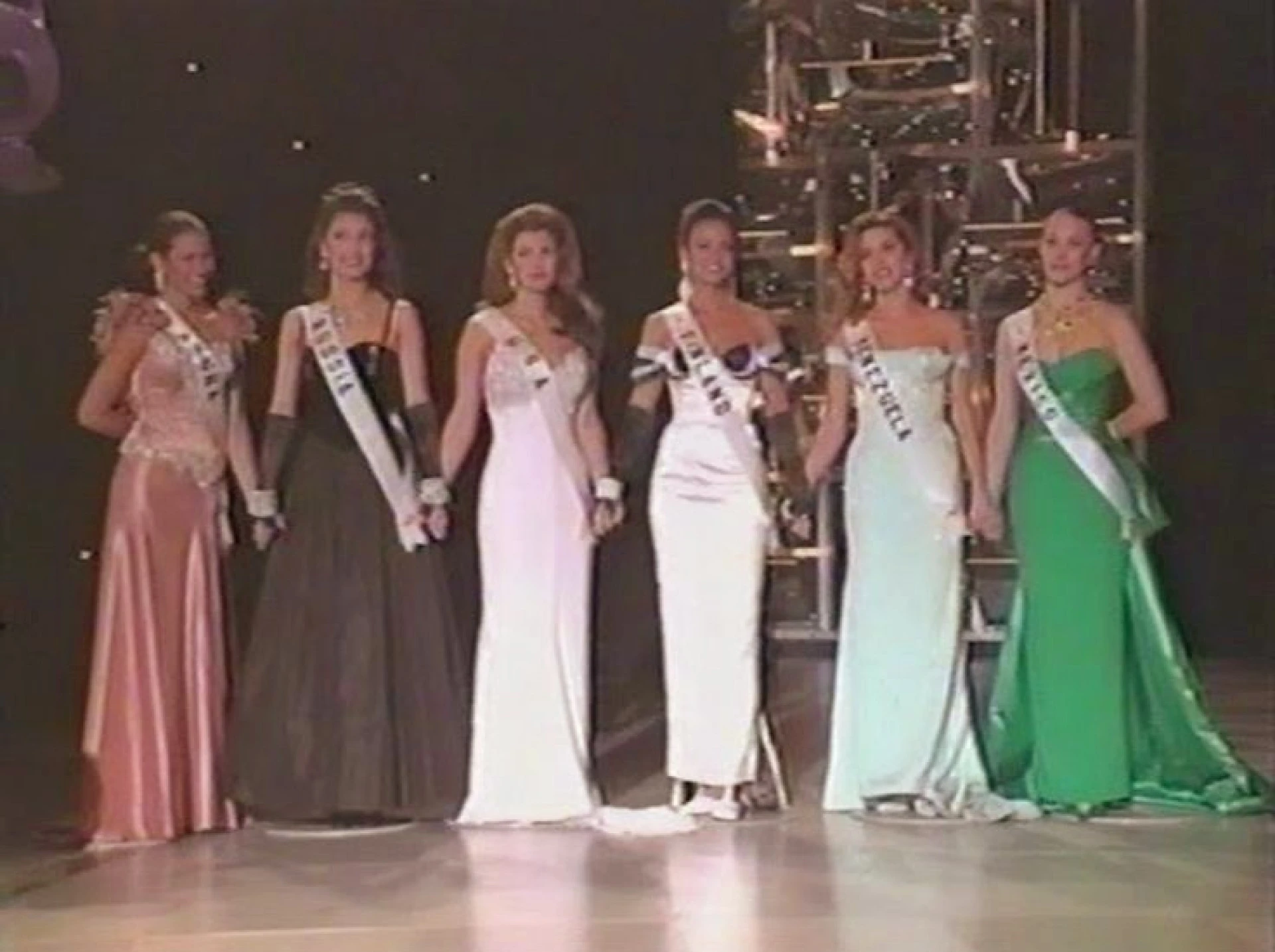 Trinta aña di Taryn Mansell su logro den Miss Universe 1996