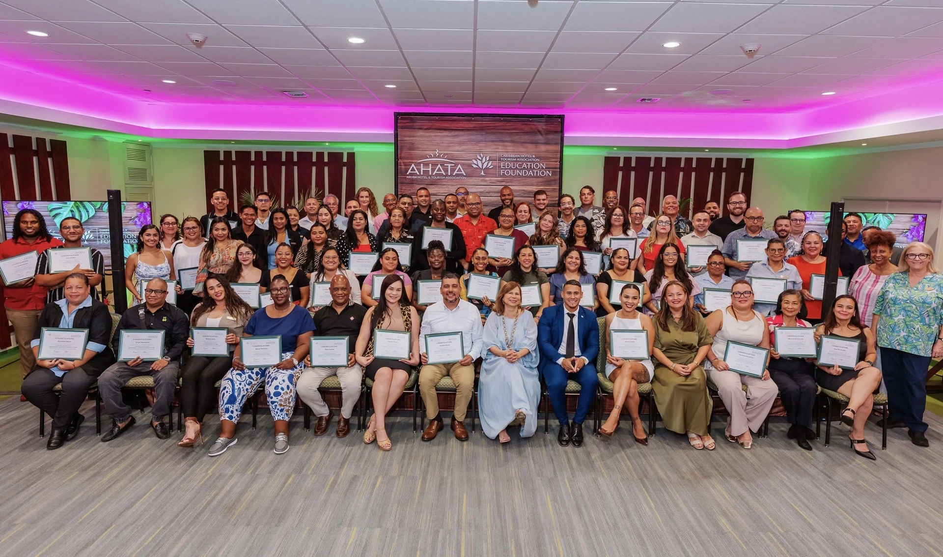 Grupo Grandi di Supervisor a Logra Certificacion den Tayer Ofreci pa AHATA