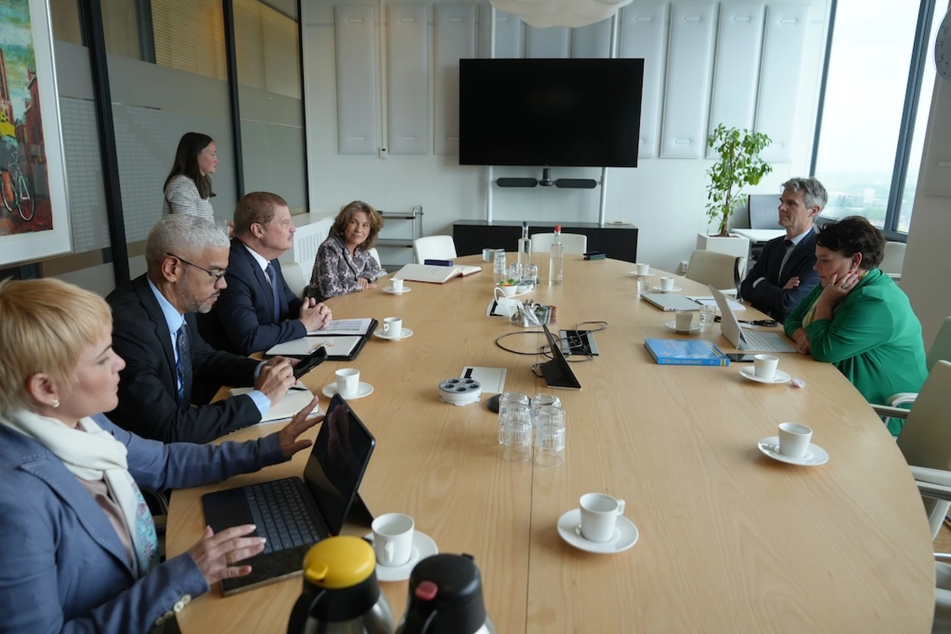 Prome Minister Mike Eman ta busca pa fortalece cooperacion cu Asociacion di Gemeente Hulandes