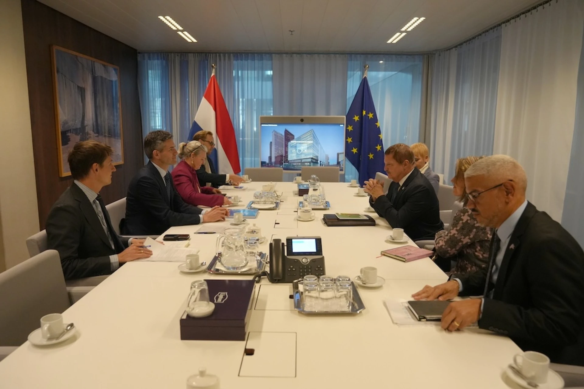 Minister di Relacionnan Exterior Tom Berendsen ta comparti vision di Aruba pa posiciona su mes strategicamente den region