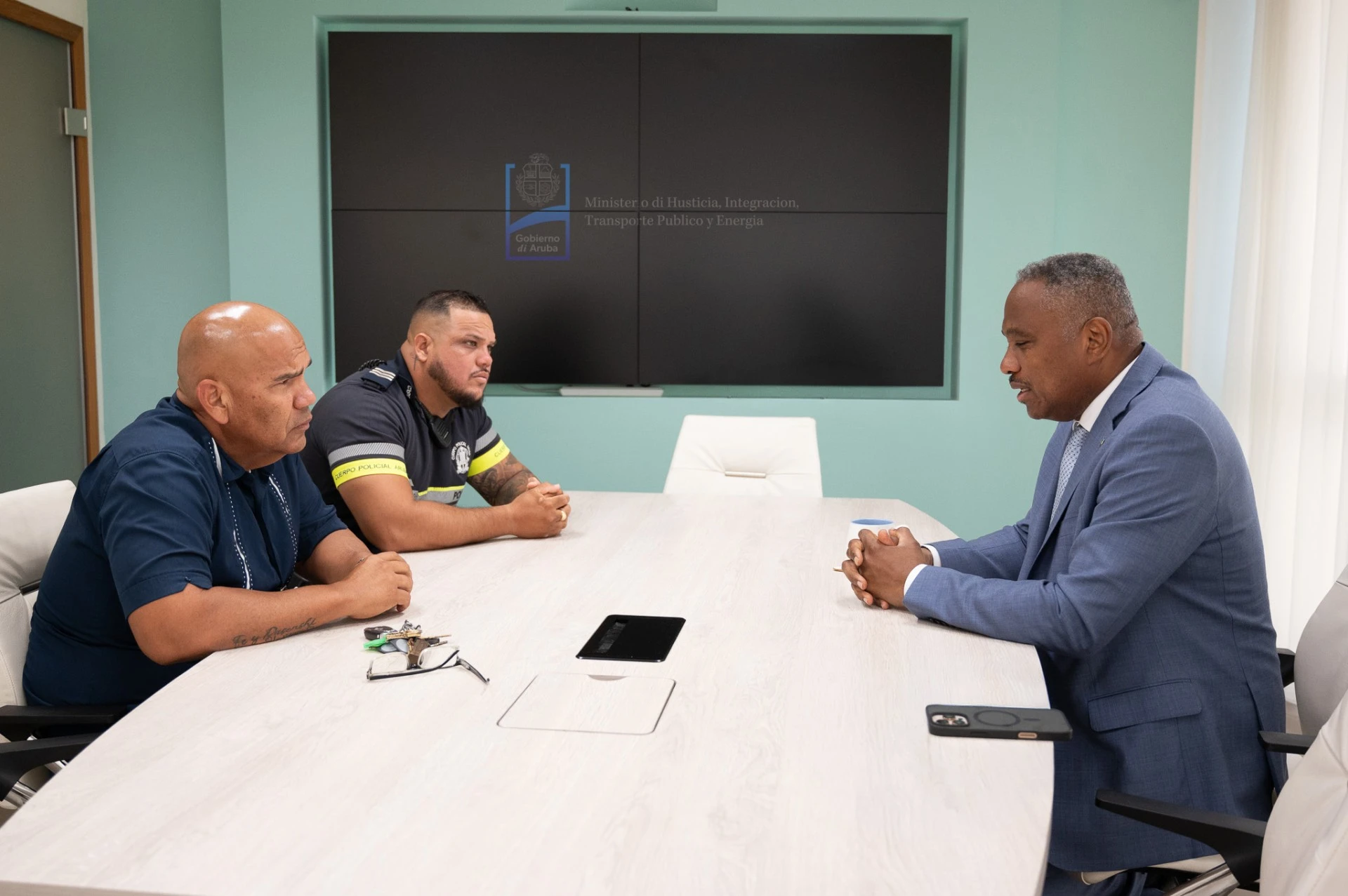 Minister Dowers a ricibi directiva nobo di Sindicato di Polis SPA