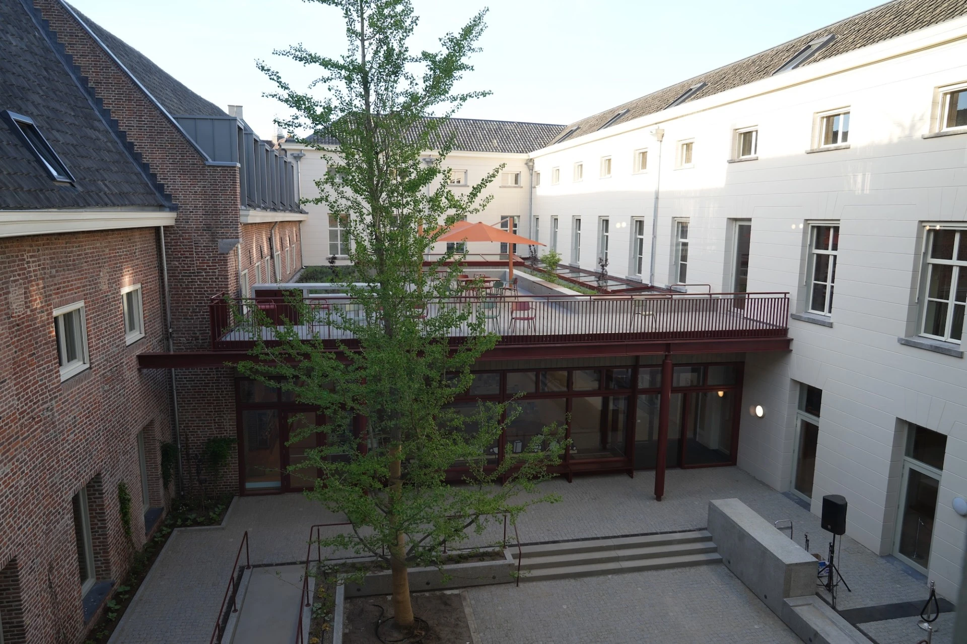 Huis73 na Den Bosch inspira vision pa brinda mas espacio cultural y educativo