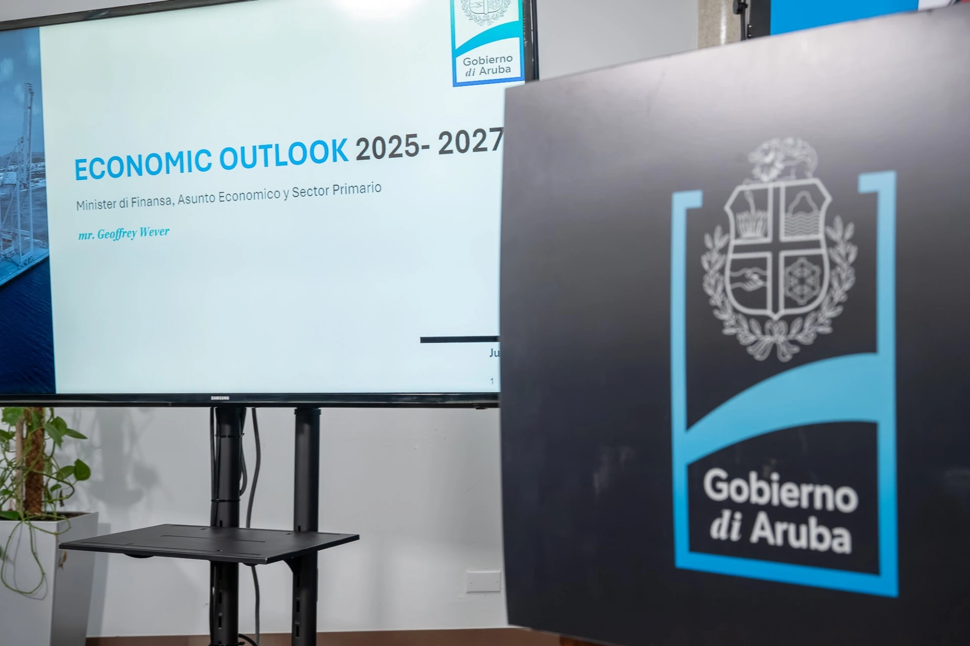 Minister Geoffrey Wever: Economia lo crece y surpasa 8 biyon florin den 2026