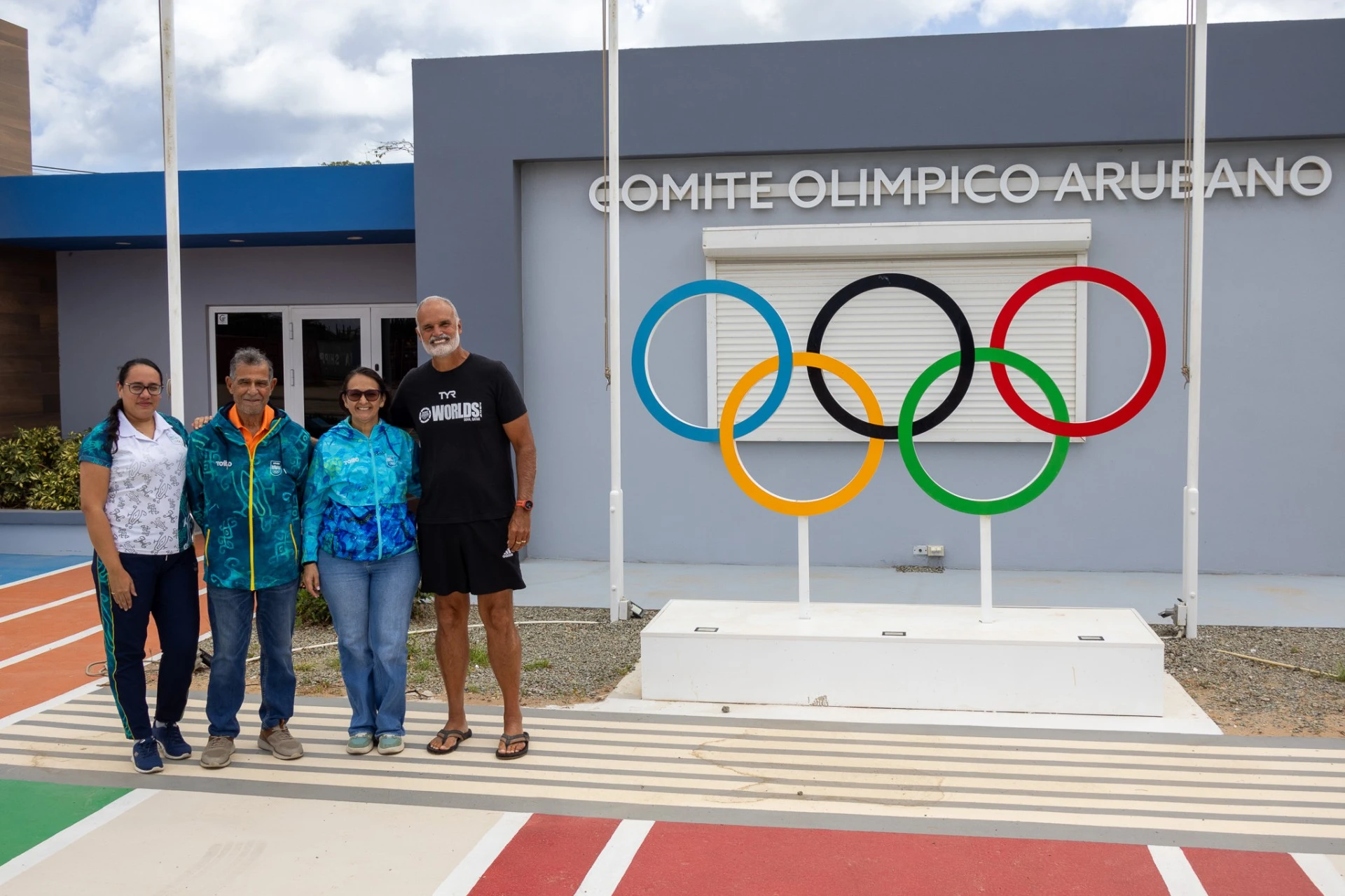Comite Olimpico Arubano a reuni cu entrenador di Natacion Peter Andrews