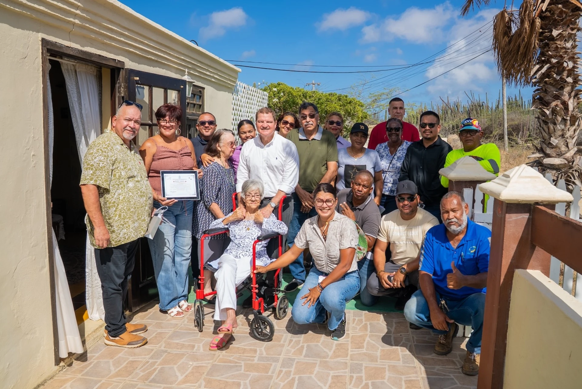 Robert Maduro a ricibi reconocimento bon mereci pa su aporte na musica y cultura di Aruba