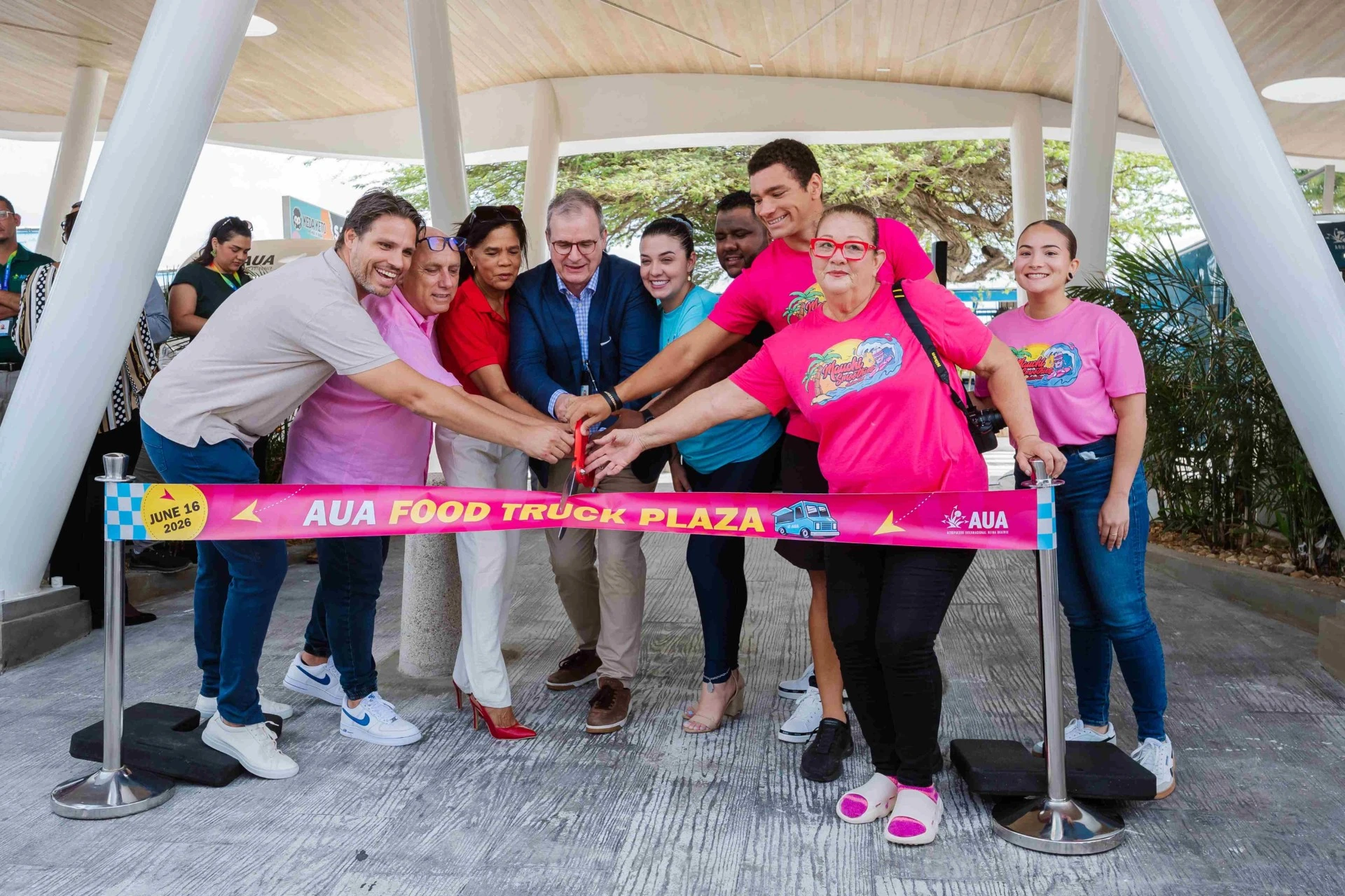 Aruba Airport Authority a habri oficialmente AUA Food Truck Plaza